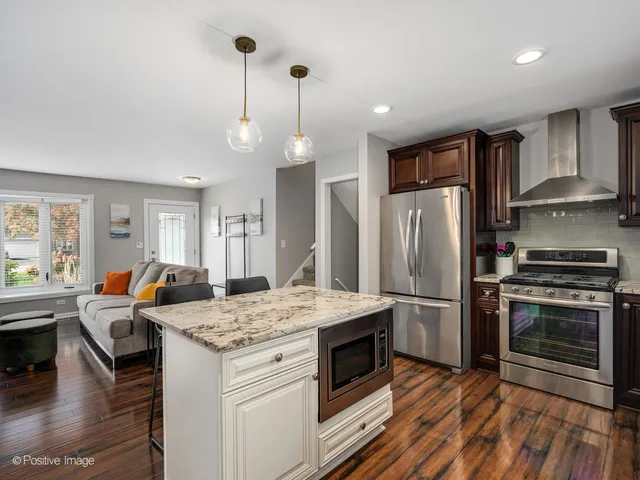 $475,000 | S015 Cottonwood Drive, Wheaton, IL 60187