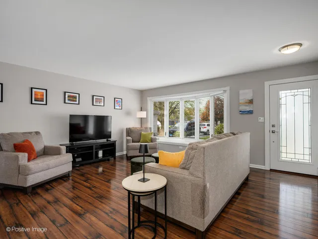 $475,000 | S015 Cottonwood Drive, Wheaton, IL 60187