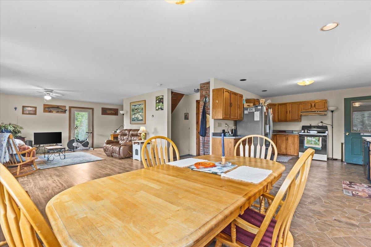 624 Daniels Pond Road Glover, VT 05839 - Photo 6 of 24