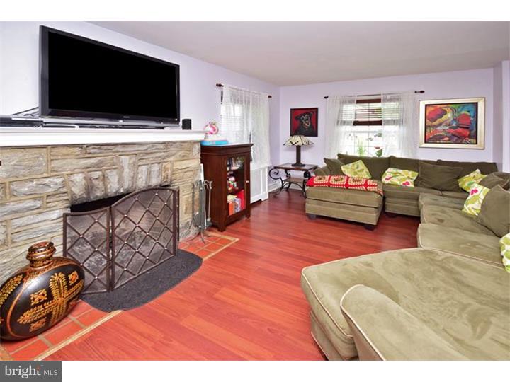 4004 State Road Drexel Hill, PA 19026 - Photo 4 of 25 Living Room