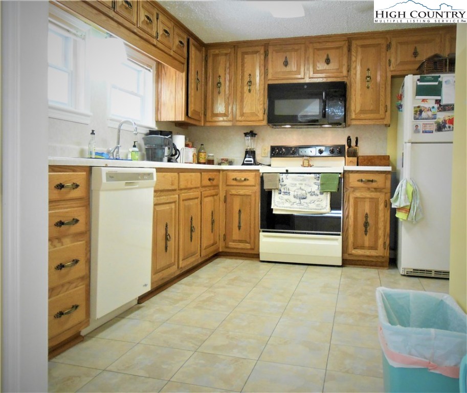 1030 Albert Phipps Road Crumpler, NC 28617 - Photo 14 of 39 Gallery Image 14
