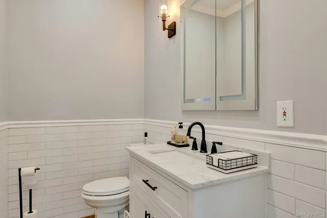 $2,149,000 | 150 Landing Lane, Baiting Hollow, NY 11933