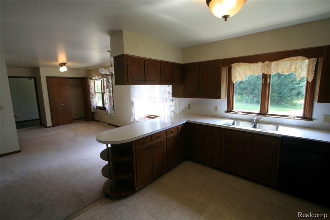 10377 Center Road Fenton, MI 48430 - Photo 13 of 31 IMG_7177 (Large).JPG