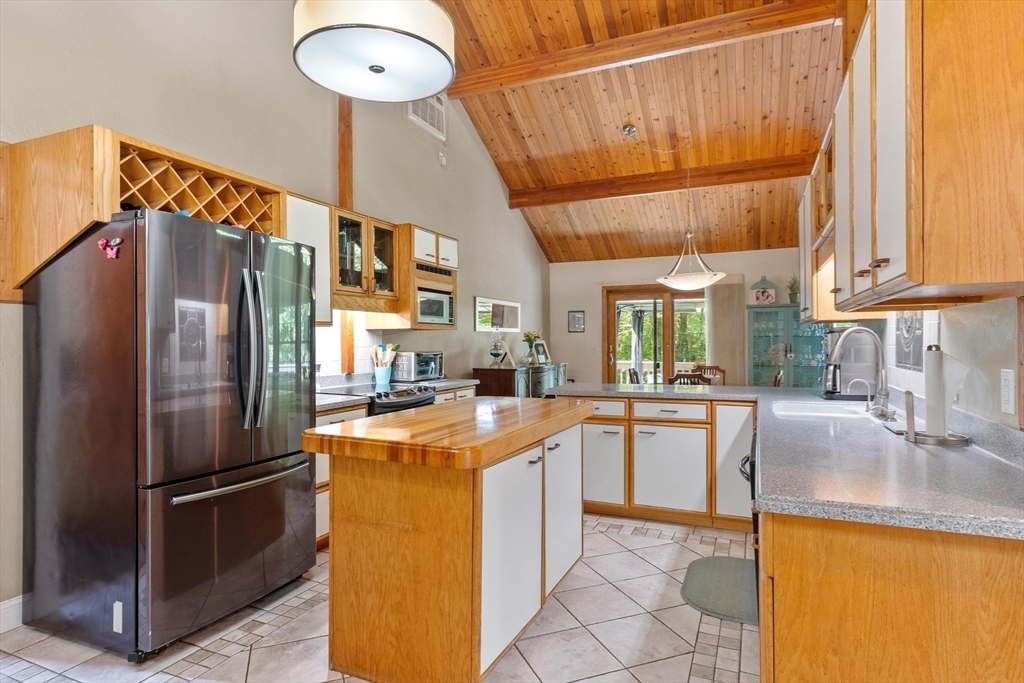 112 Elm Street Auburn, MA 01501 - Photo 10 of 42