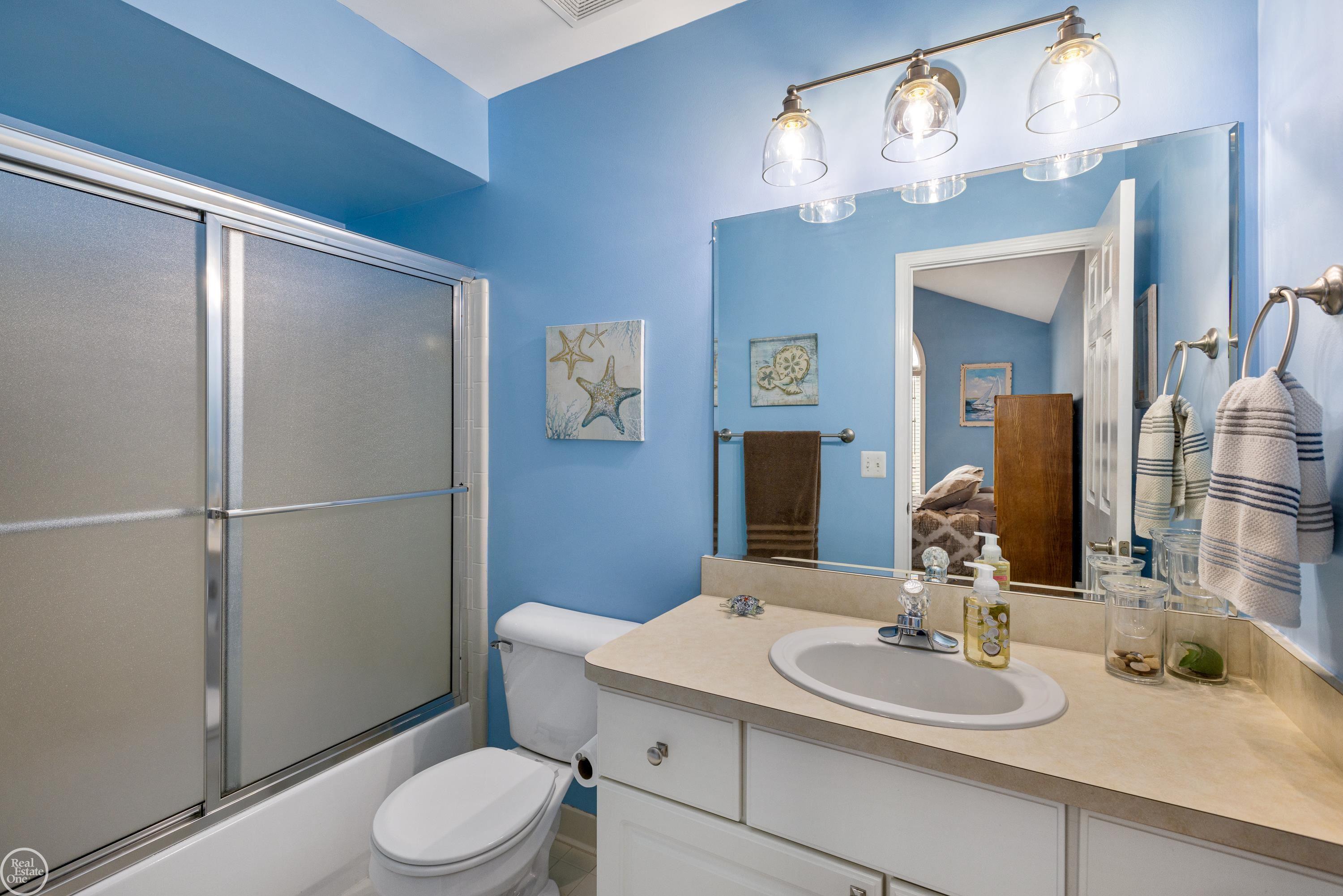 52103 Southview Ridge Macomb, MI 48042 - Photo 32 of 49 50137701-5a3fc96c-cf43-4eaf-840c-eae7e4bec551.JPG