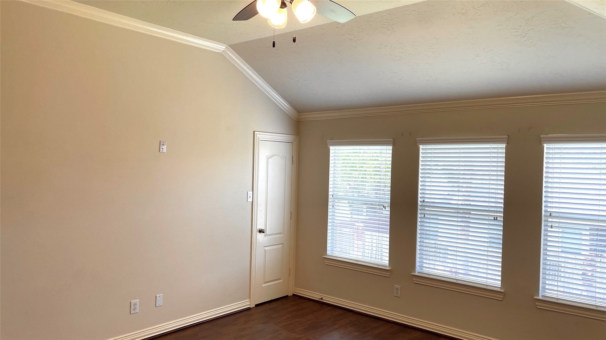 3518 Ewing Drive Manvel, TX 77578 - Photo 29 of 50 a view of an empty room with a window
