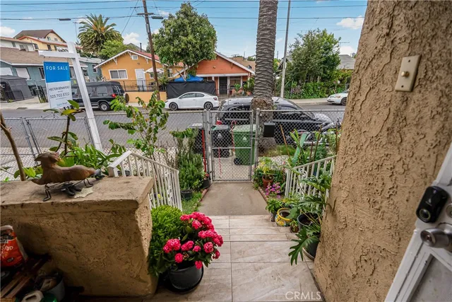 $780,000 | 953 Hollins Street, Los Angeles, CA 90023