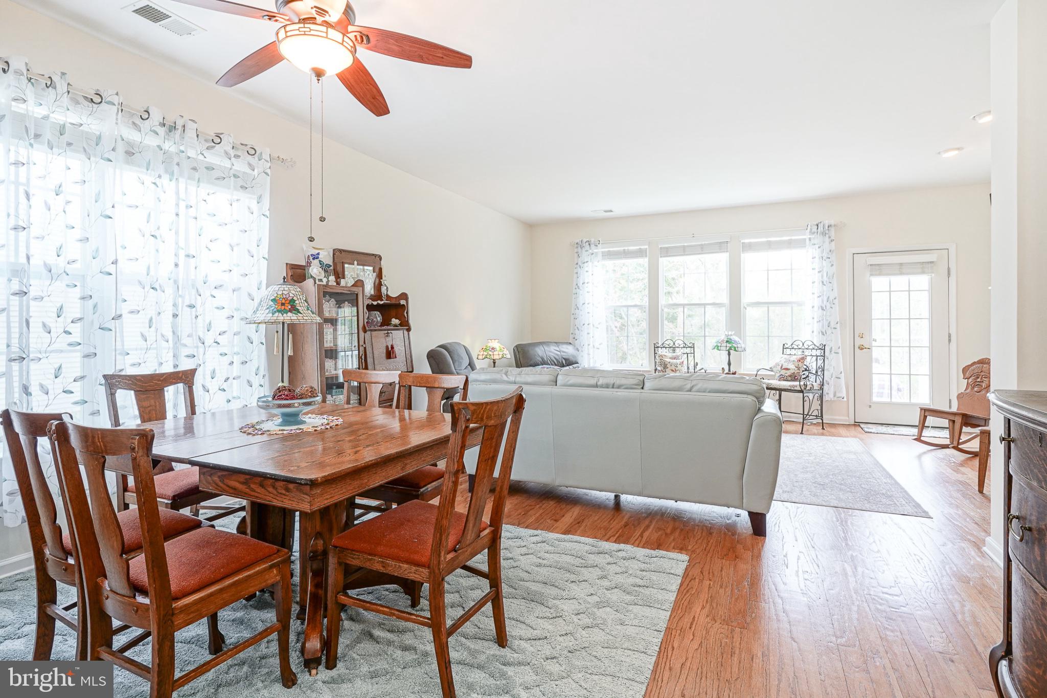 213 Limerick Street Absecon, NJ 08205 - Photo 11 of 39 Bright and inviting open space.