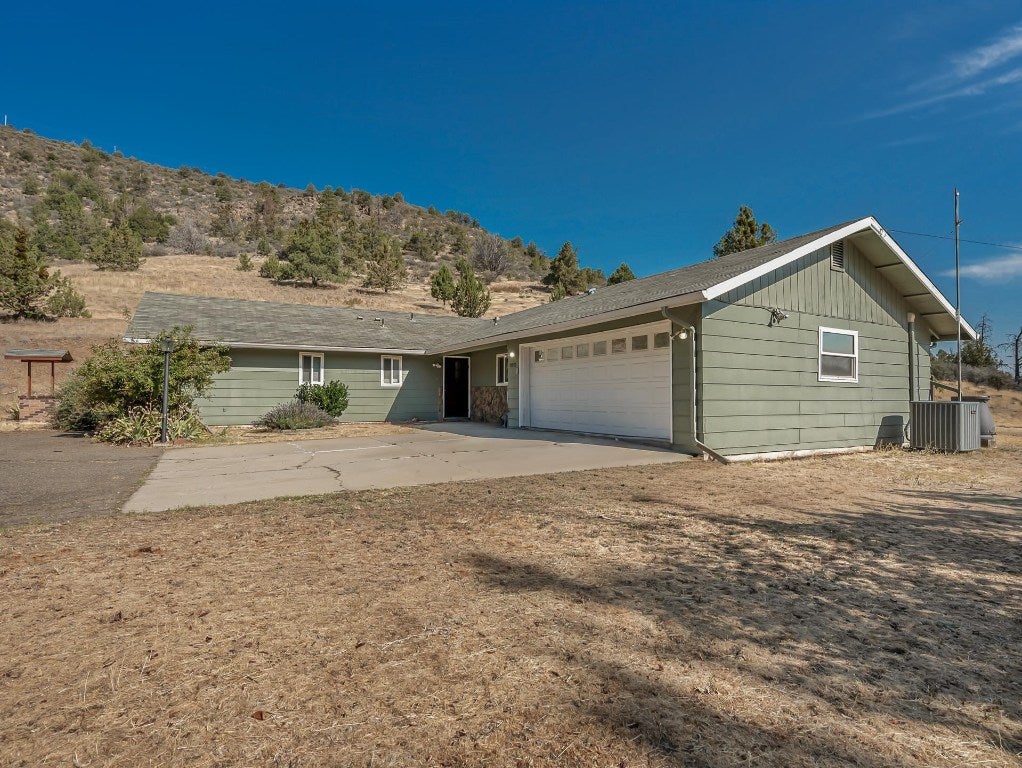 10001 Cram Gulch Road Yreka, CA 96097 - Photo 2 of 32 Gallery Image 2