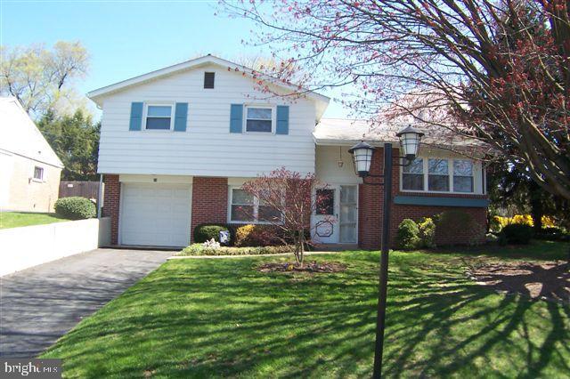 35 Quaker Hills Road Lancaster, PA 17603 - Photo 1 of 12 Gallery Image 1