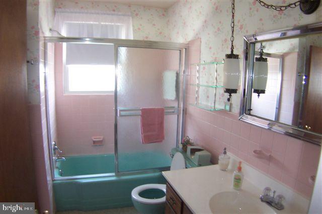 35 Quaker Hills Road Lancaster, PA 17603 - Photo 3 of 12 Gallery Image 3
