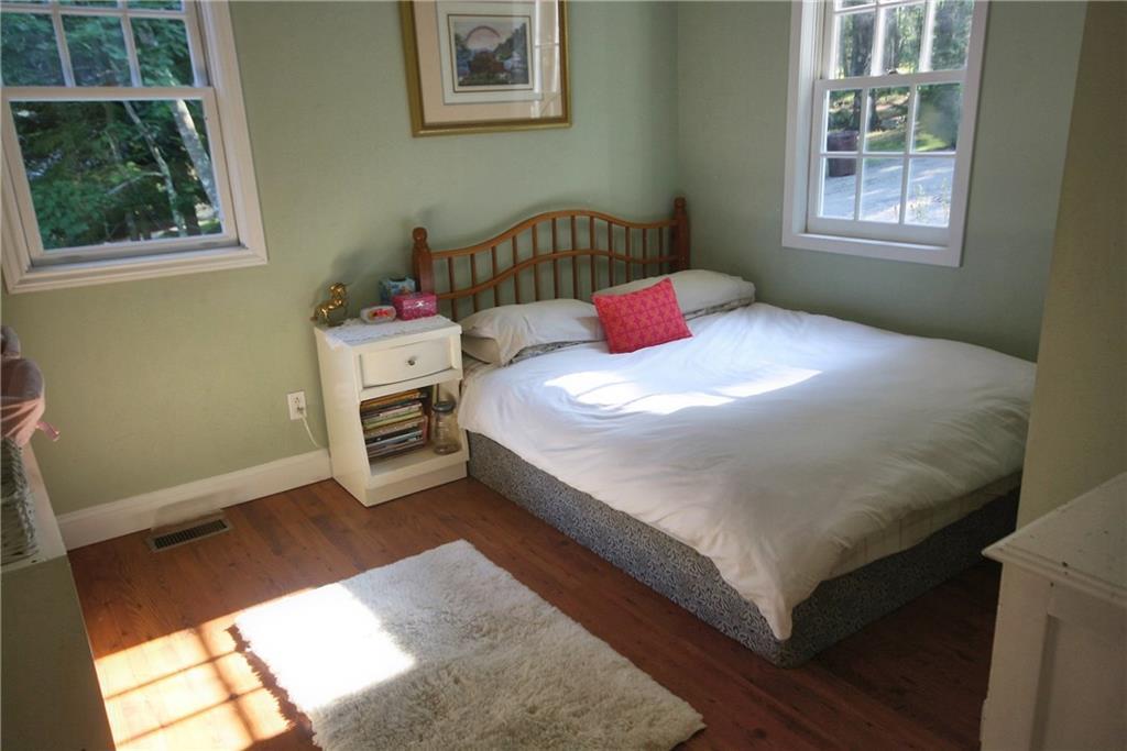 24 Jason Circle Boothbay, ME 04537 - Photo 7 of 14 The first floor guest bedroom with...