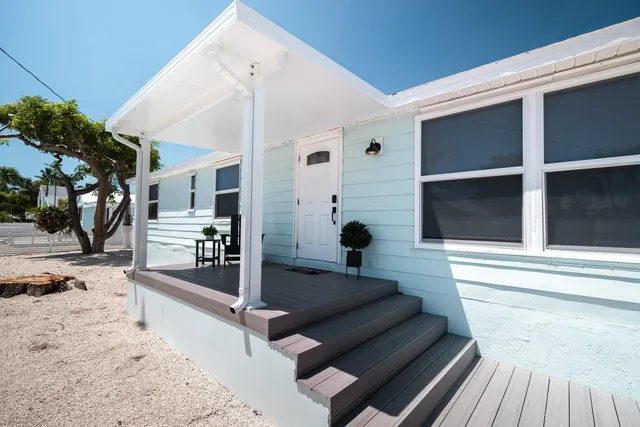 a view of living room kitchen and entryway