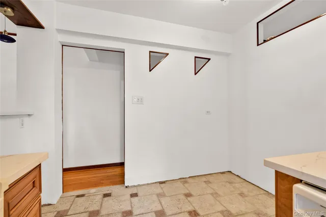 a view of utility room