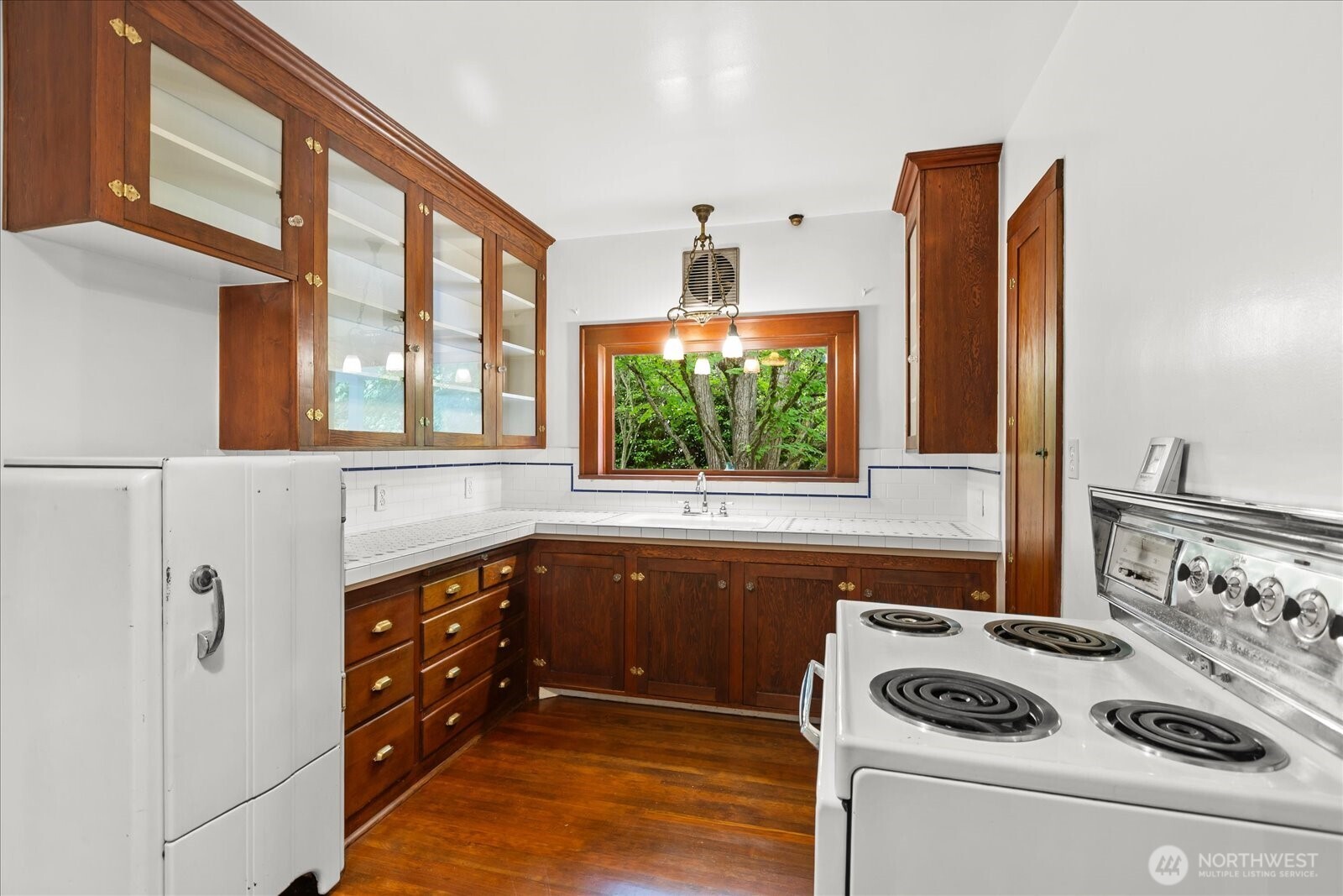 18608 101st Avenue Northeast Bothell, WA 98011 - Photo 14 of 39