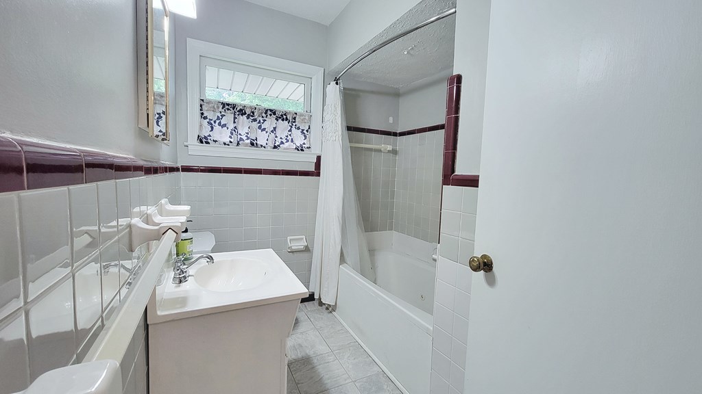 5552 Perry Avenue Columbus, GA 31909 - Photo 11 of 14 a bathroom with a sink and mirror with bathtub