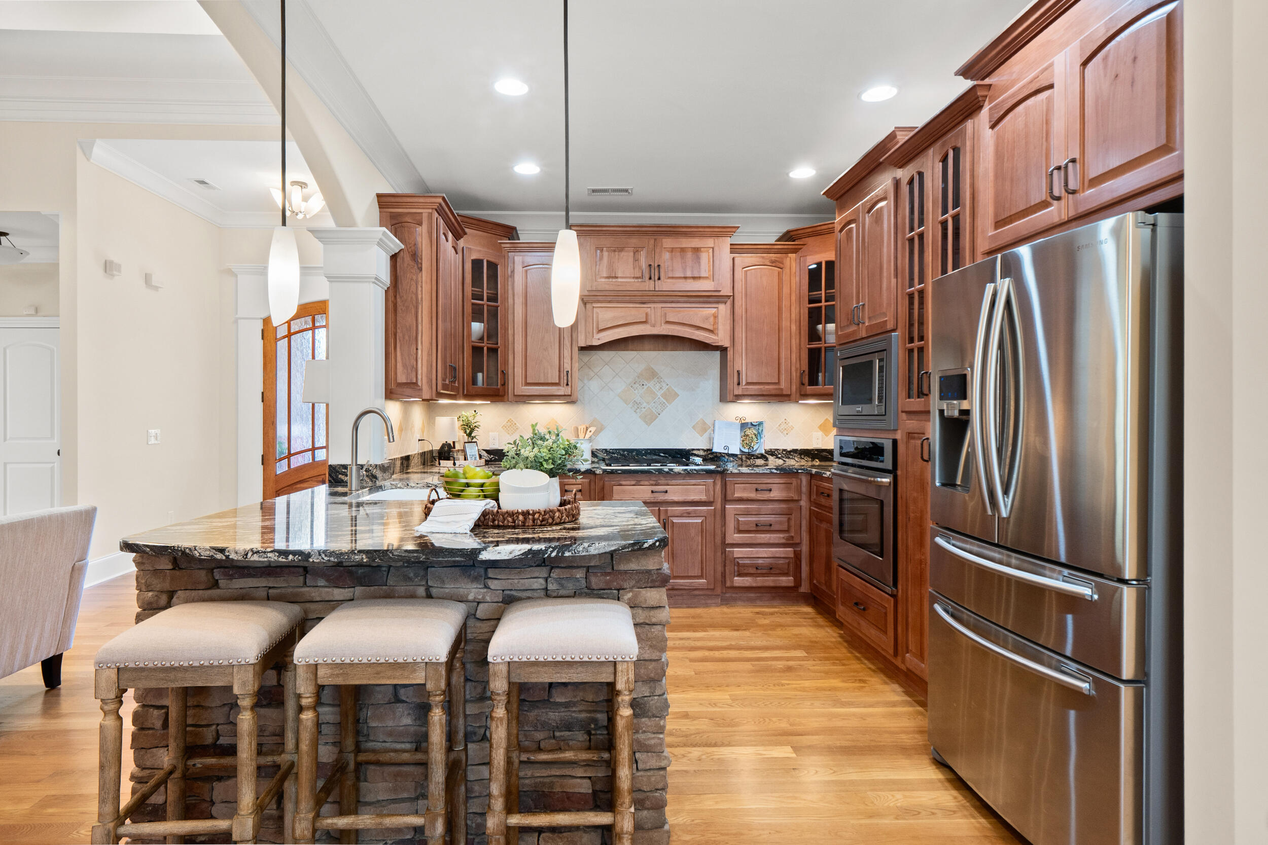8982 Rostis Lane Chattanooga, TN 37421 - Photo 11 of 30 Beautiful Solid Wood Cabinets