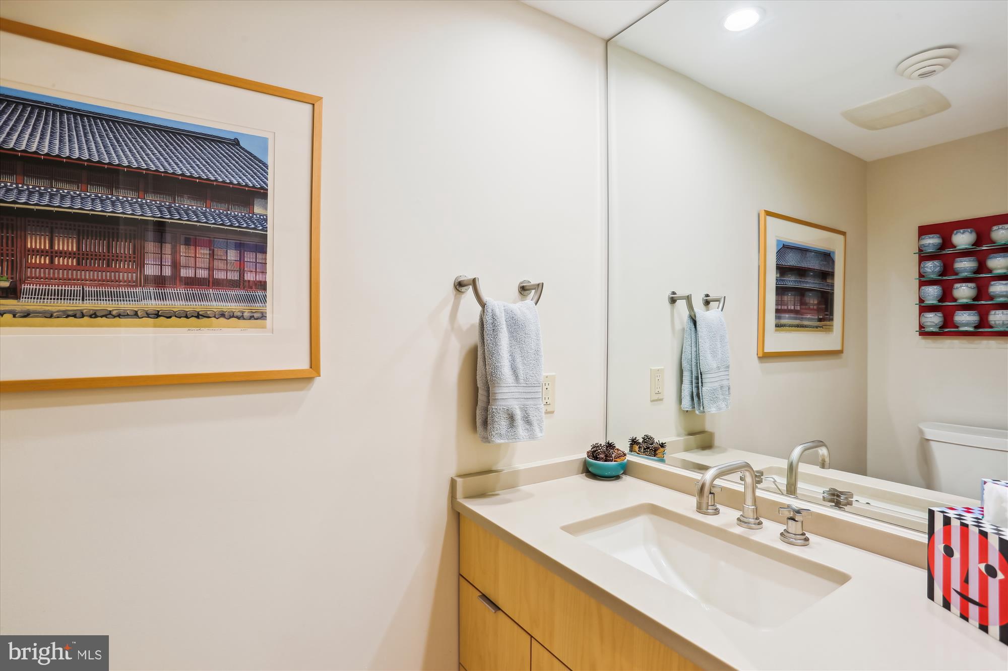 9517 Starmont Road Bethesda, MD 20817 - Photo 30 of 65 Main Level Powder Room