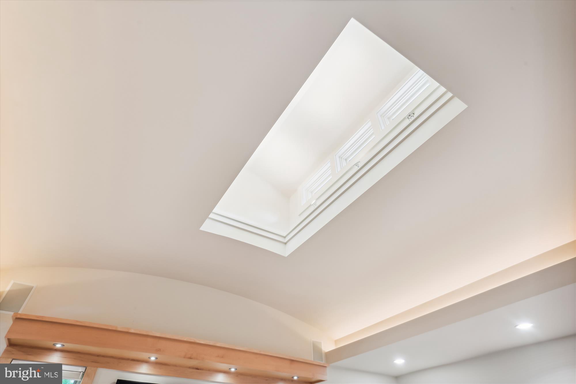 9517 Starmont Road Bethesda, MD 20817 - Photo 34 of 65 Incredible Light Box Skylight