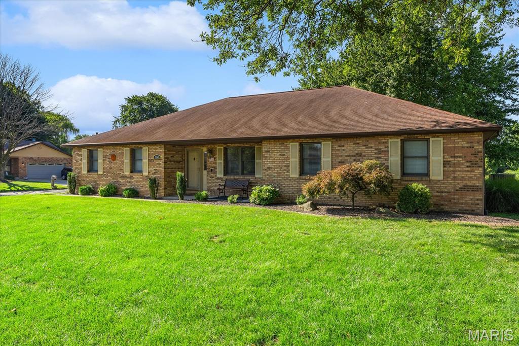 3240 Fielding Lane Belleville, IL 62221 - Photo 2 of 38