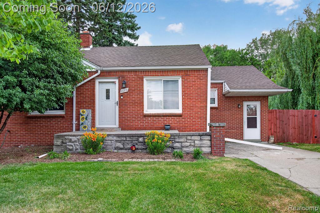 30541 Utica Road Roseville, MI 48066 - Photo 1 of 20