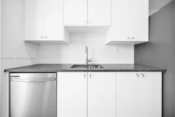 $2,200 | 250 180th Drive, Unit 554, Sunny Isles Beach, FL 33160