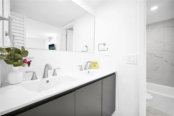 $2,200 | 250 180th Drive, Unit 554, Sunny Isles Beach, FL 33160