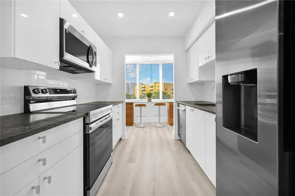 $2,200 | 250 180th Drive, Unit 554, Sunny Isles Beach, FL 33160