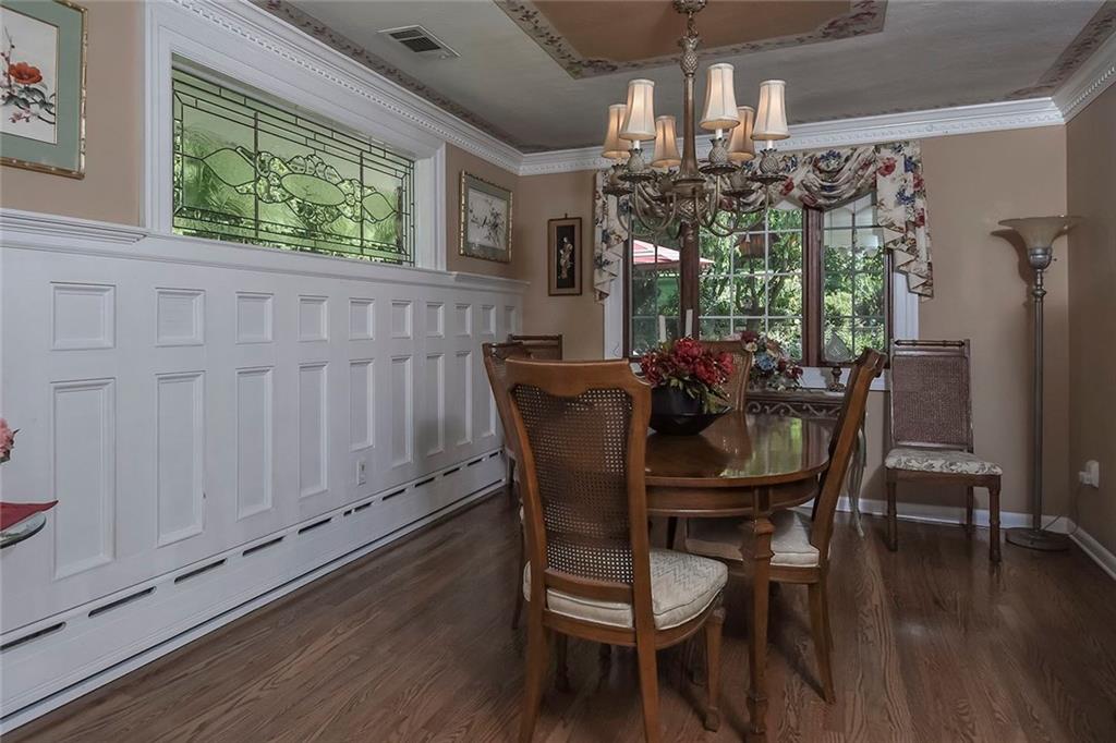 50 Bellview Circle McKees Rocks, PA 15136 - Photo 9 of 24 DINING HERE WILL MAKE YOU FEEL LIKE ROYALTY!