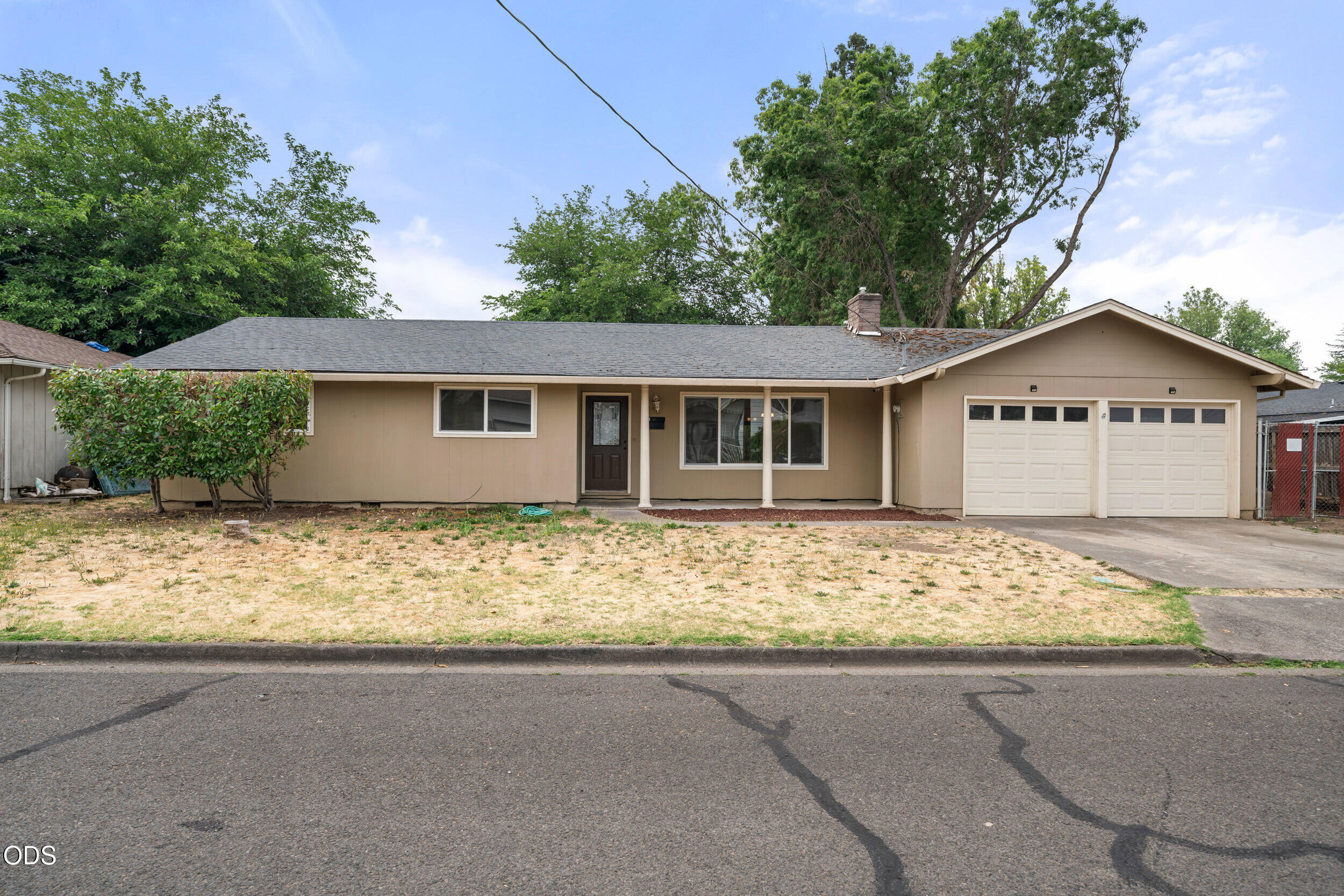 110 Victoria Way Central Point, OR 97502 - Photo 1 of 27 Gallery Image 1