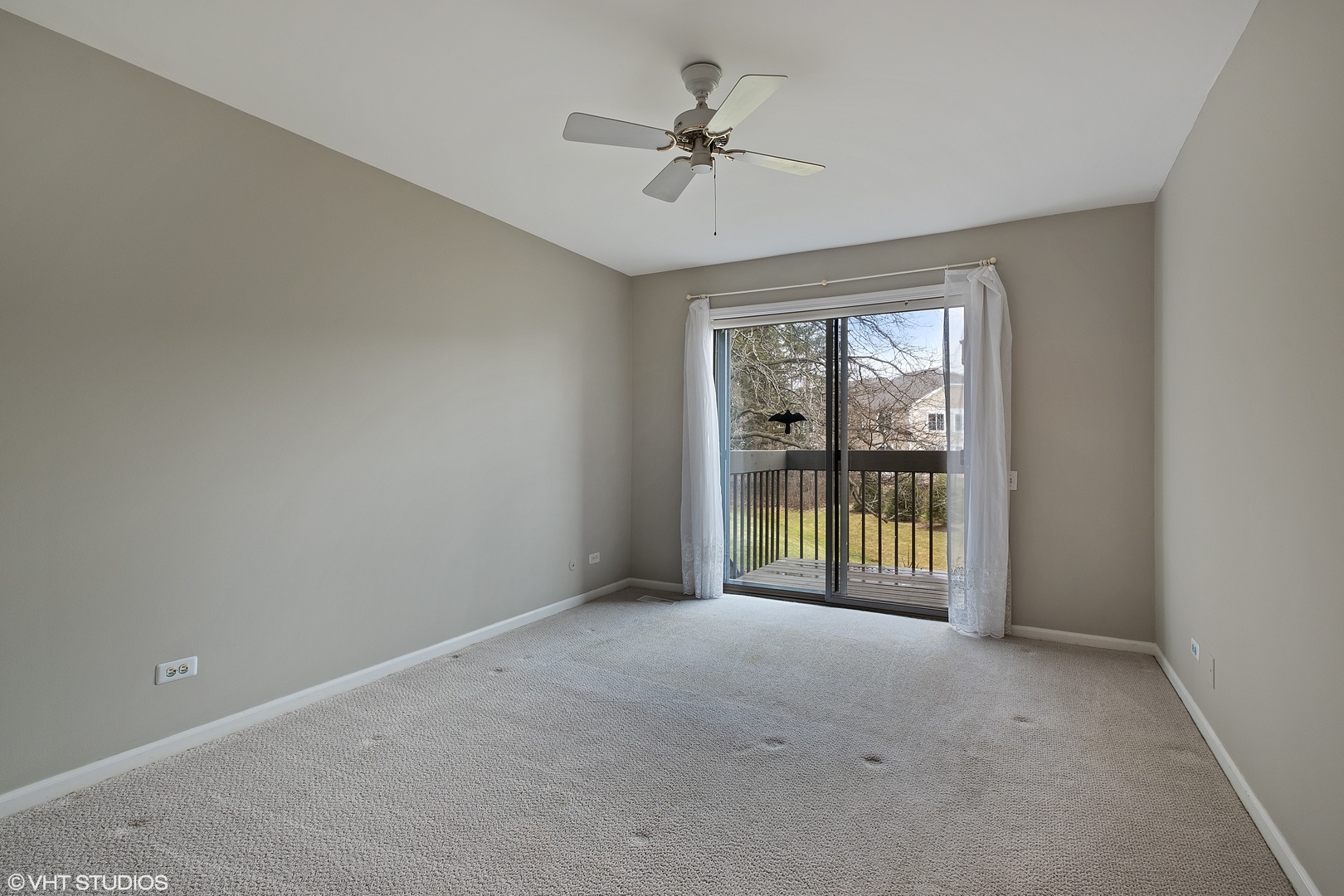 3833 Mission Hills Road, Unit 2B Northbrook, IL 60062 - Photo 14 of 24 an empty room with windows and a ceiling fan