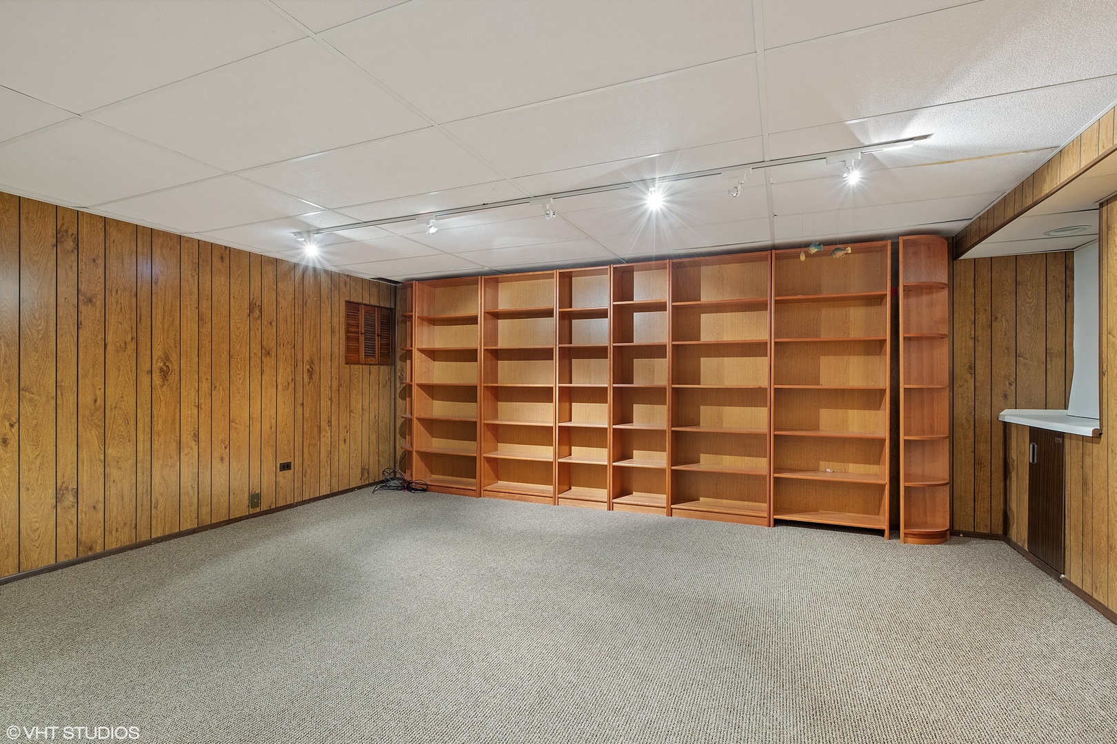 3833 Mission Hills Road, Unit 2B Northbrook, IL 60062 - Photo 18 of 24 a view of an empty room with furniture and a window