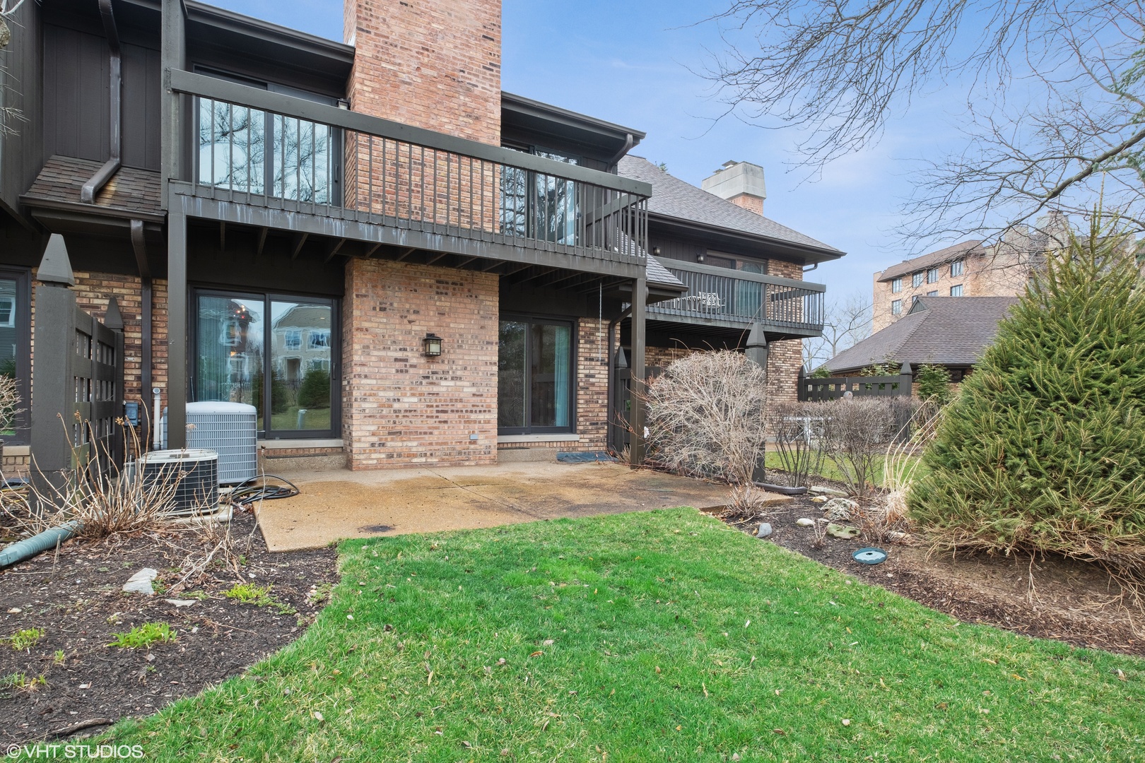 3833 Mission Hills Road, Unit 2B Northbrook, IL 60062 - Photo 20 of 24 a view of a chair and table in backyard of the house