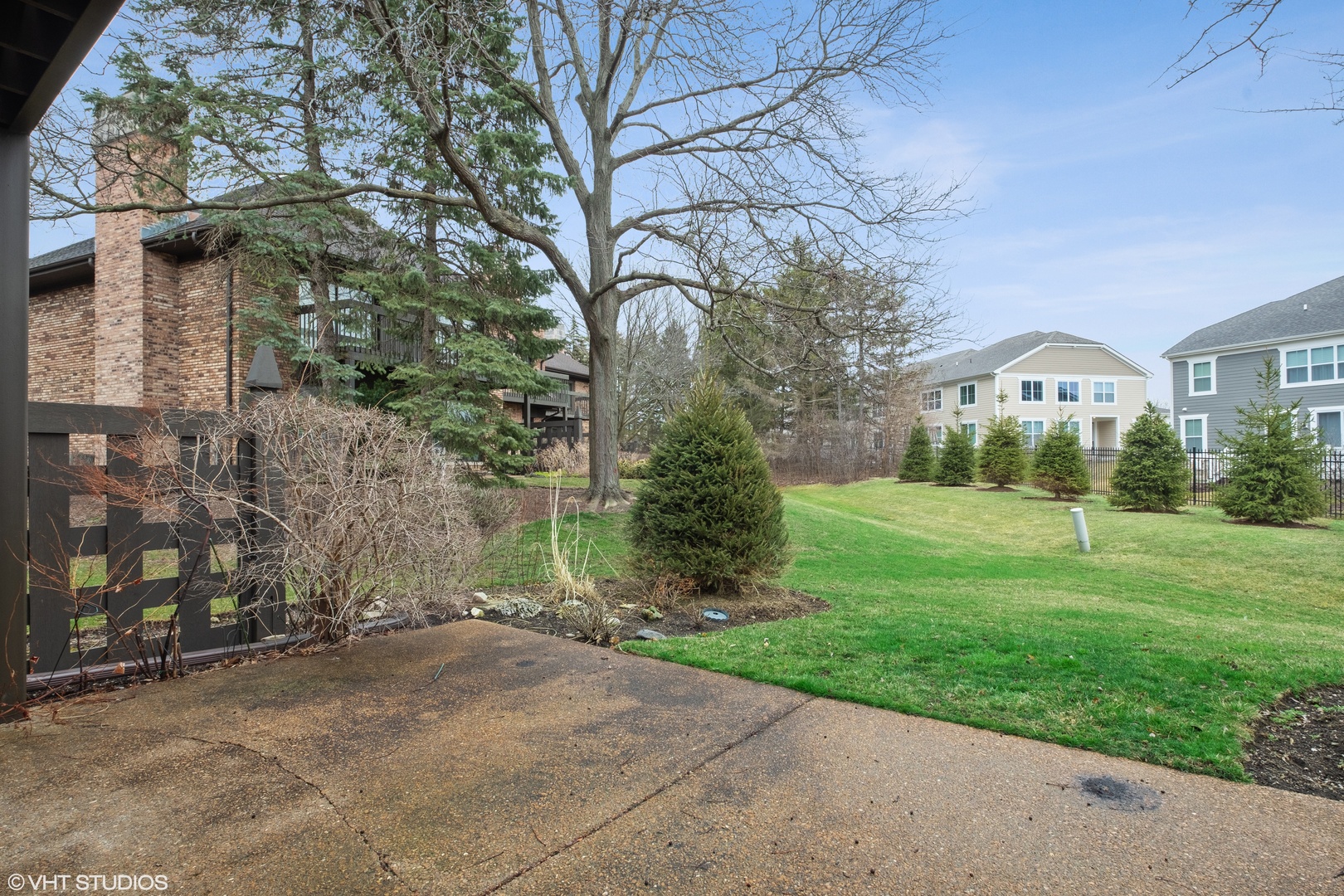 3833 Mission Hills Road, Unit 2B Northbrook, IL 60062 - Photo 21 of 24 a view of a yard in front of a building