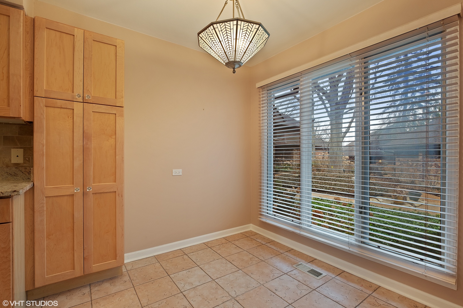 3833 Mission Hills Road, Unit 2B Northbrook, IL 60062 - Photo 4 of 24 a view of a livingroom with a table and chair