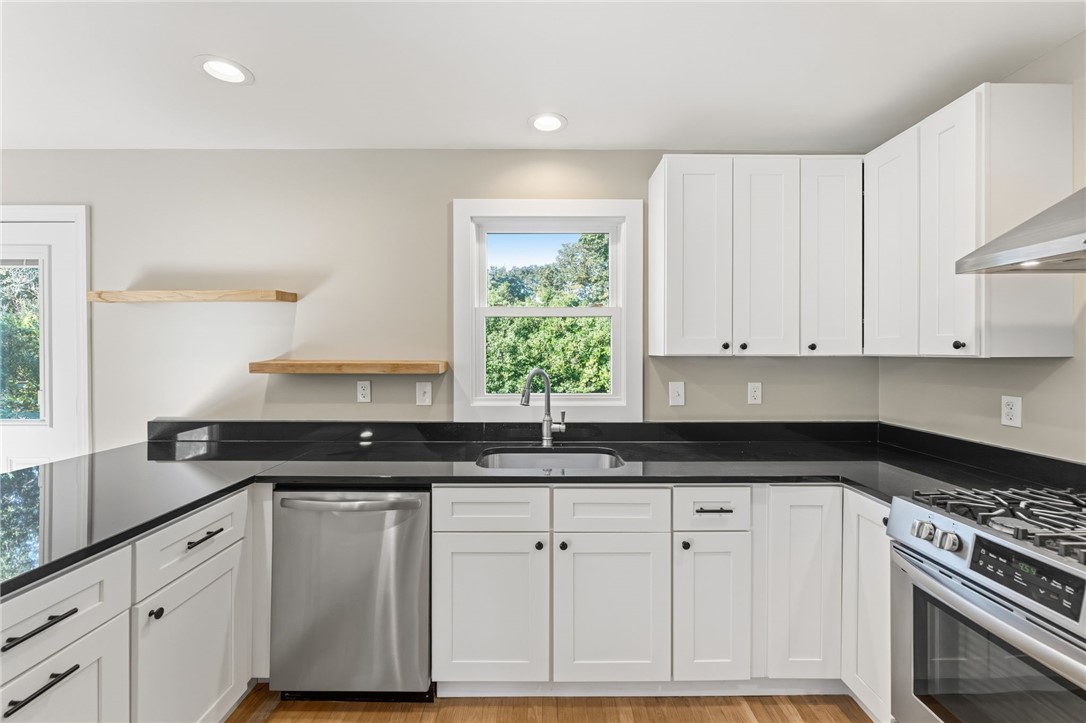 22 Cole Street Jamestown, RI 02835 - Photo 15 of 35