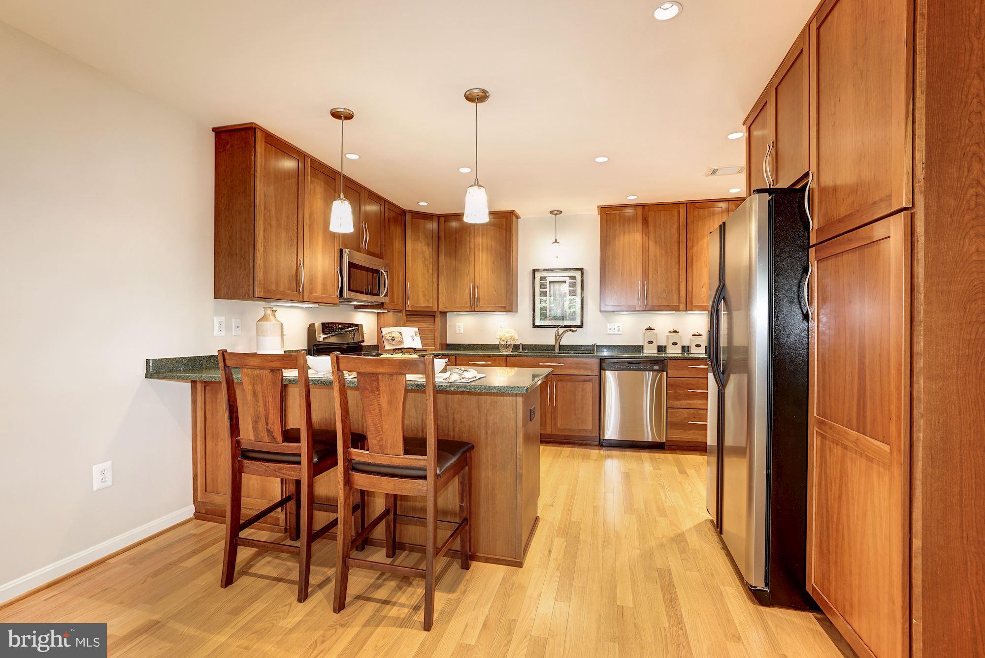 2429 Glade Bank Way Reston, VA 20191 - Photo 13 of 69