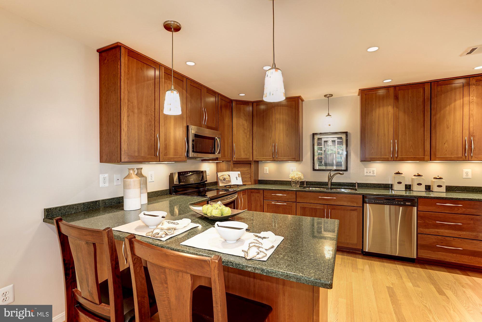 2429 Glade Bank Way Reston, VA 20191 - Photo 14 of 69