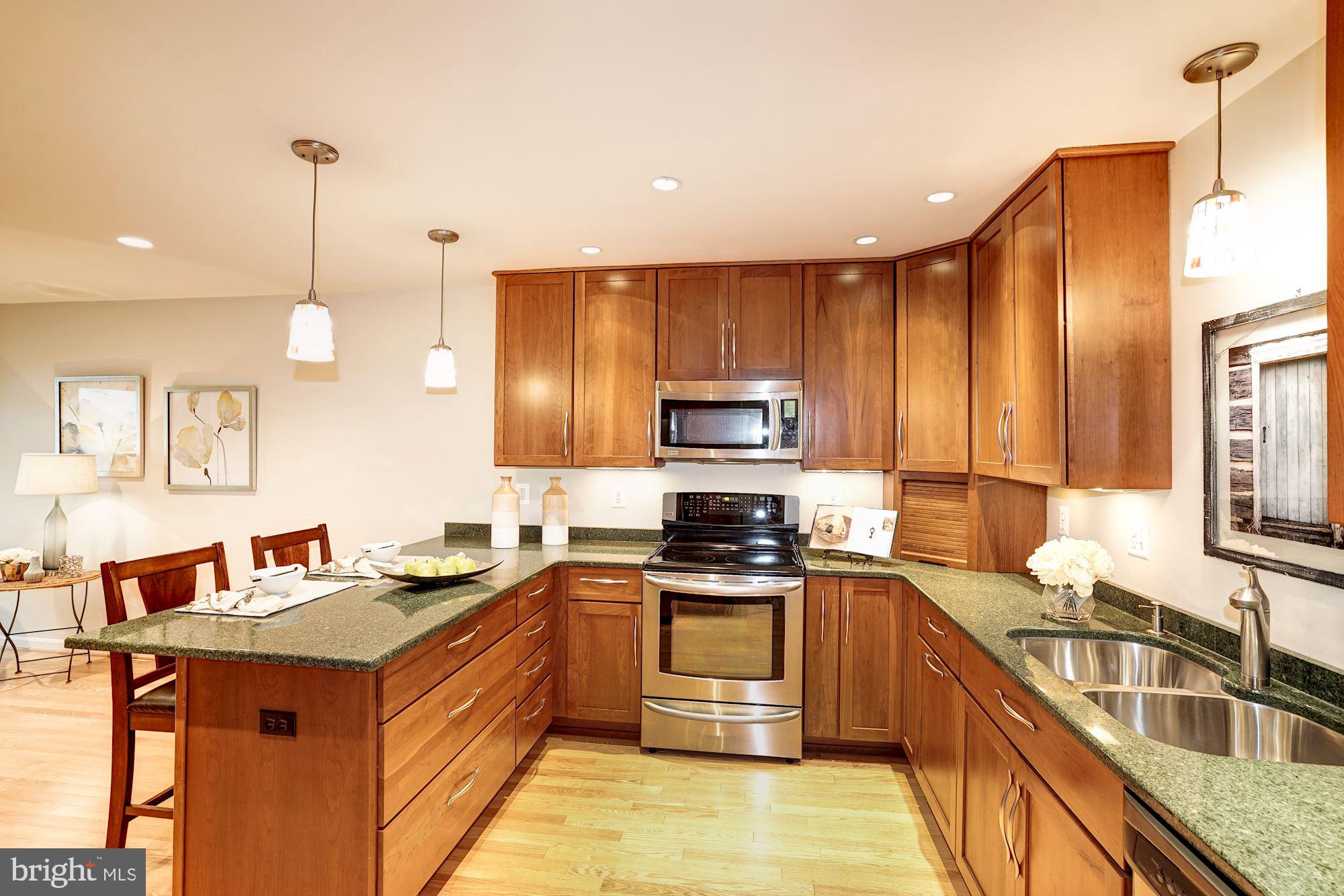 2429 Glade Bank Way Reston, VA 20191 - Photo 19 of 69