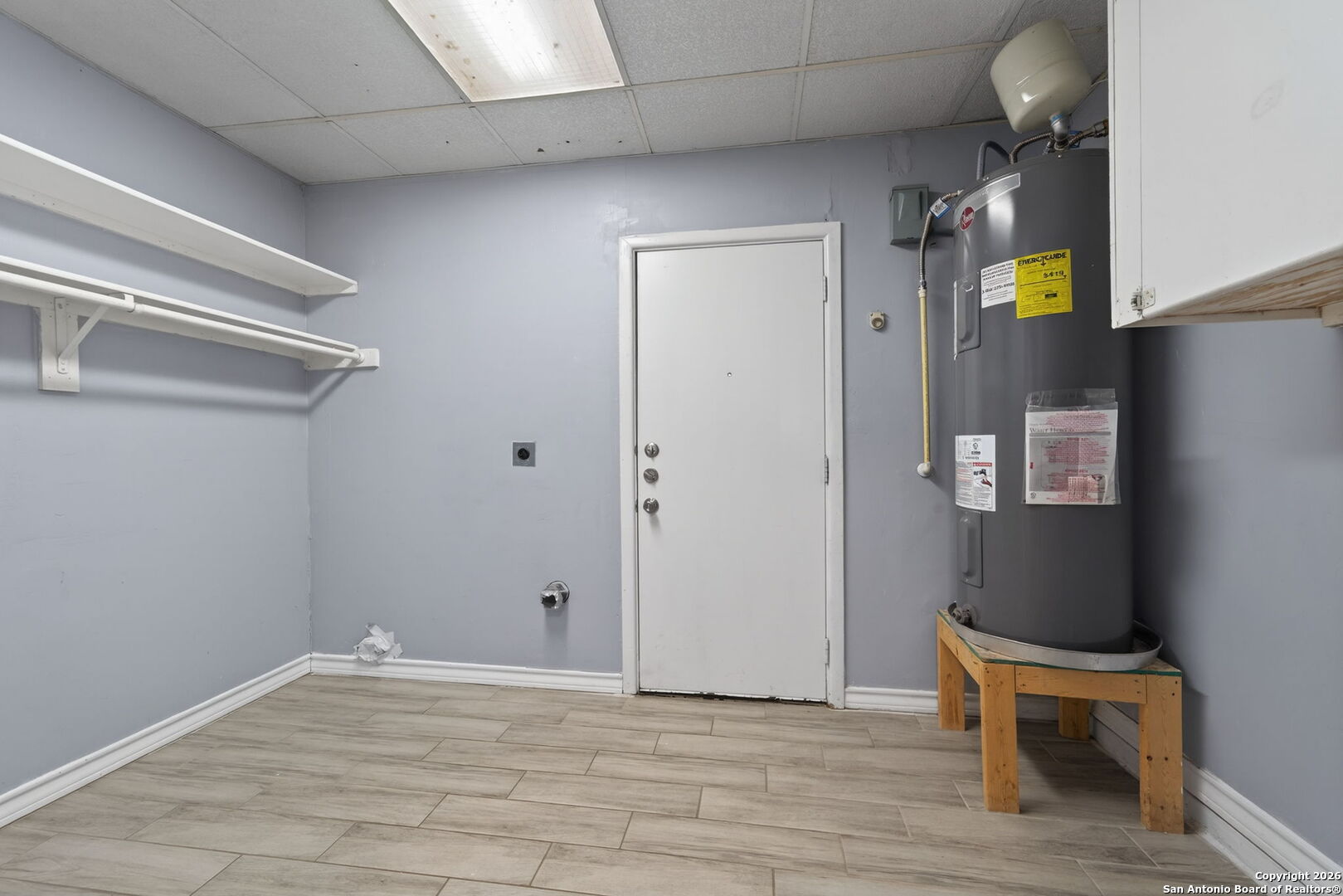 4531 Eisenhauer Road San Antonio, TX 78218 - Photo 26 of 32 a view of empty room with wooden floor and fan