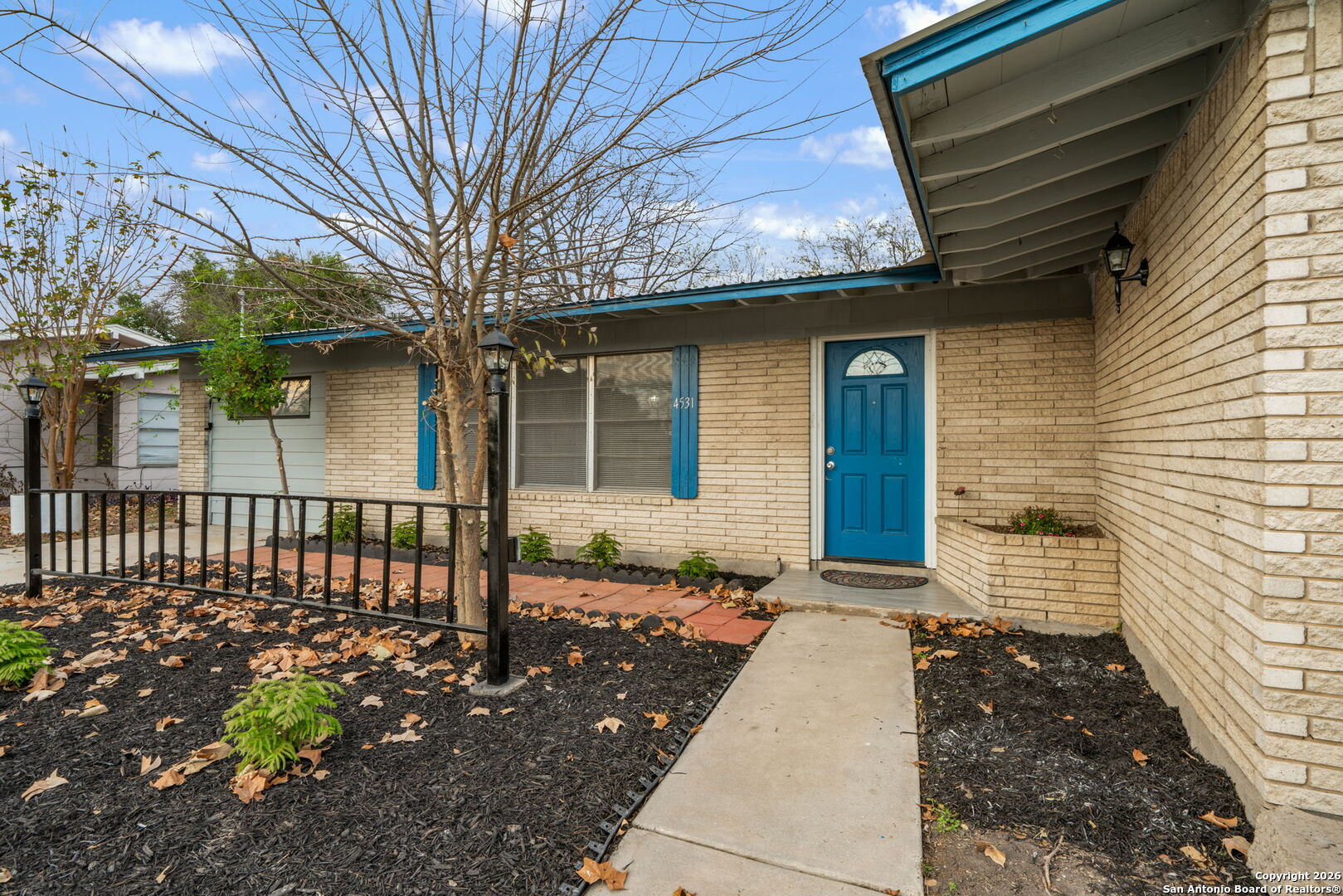 4531 Eisenhauer Road San Antonio, TX 78218 - Photo 4 of 32 a view of a house with a yard