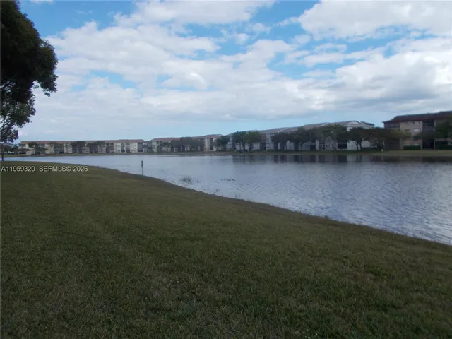 $2,300 | 701 Southwest 141st Avenue, Unit 110R, Pembroke Pines, FL 33027