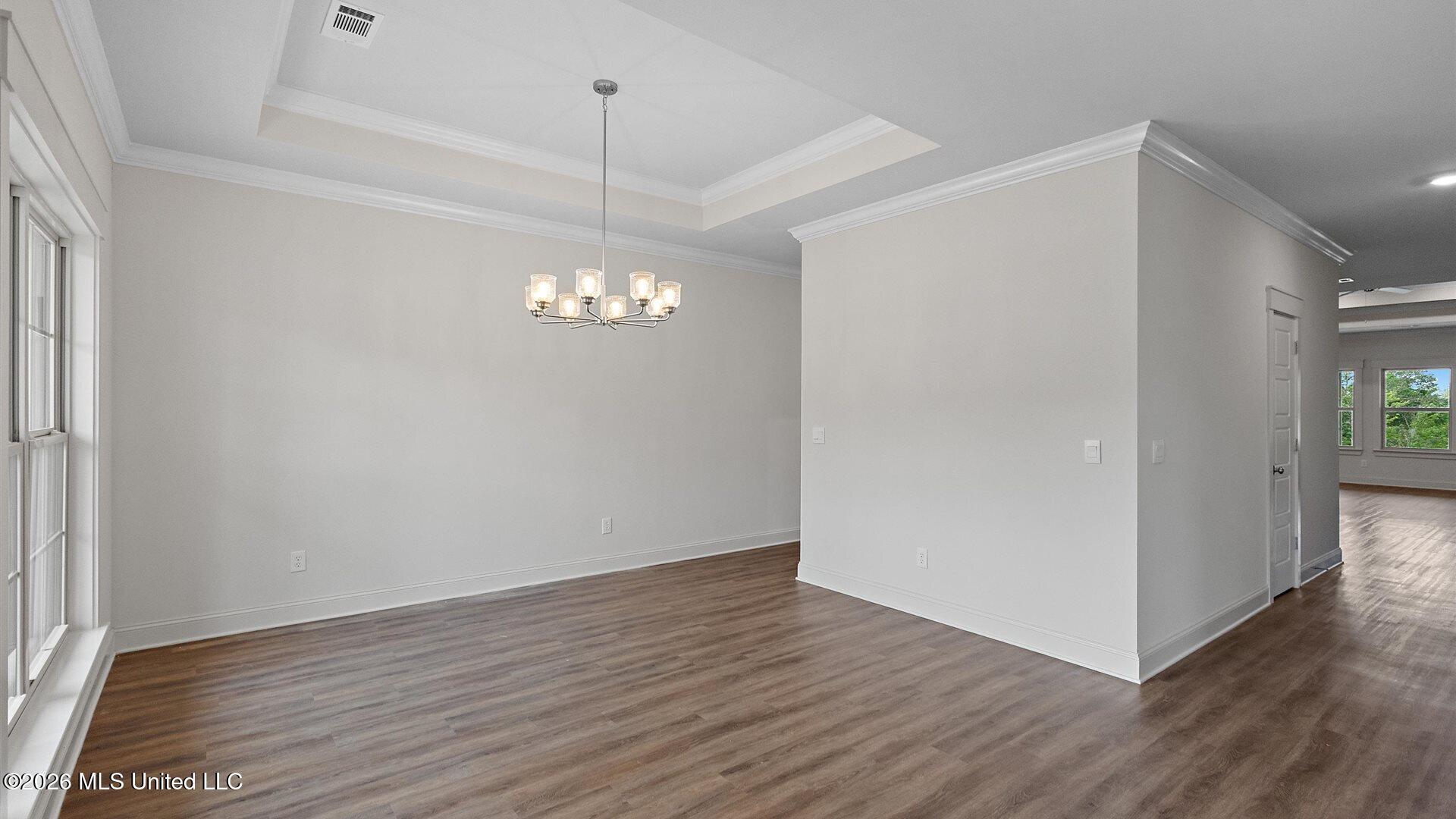 321 Castlewood Circle Canton, MS 39046 - Photo 5 of 19 0 - Money Shot Dining Room