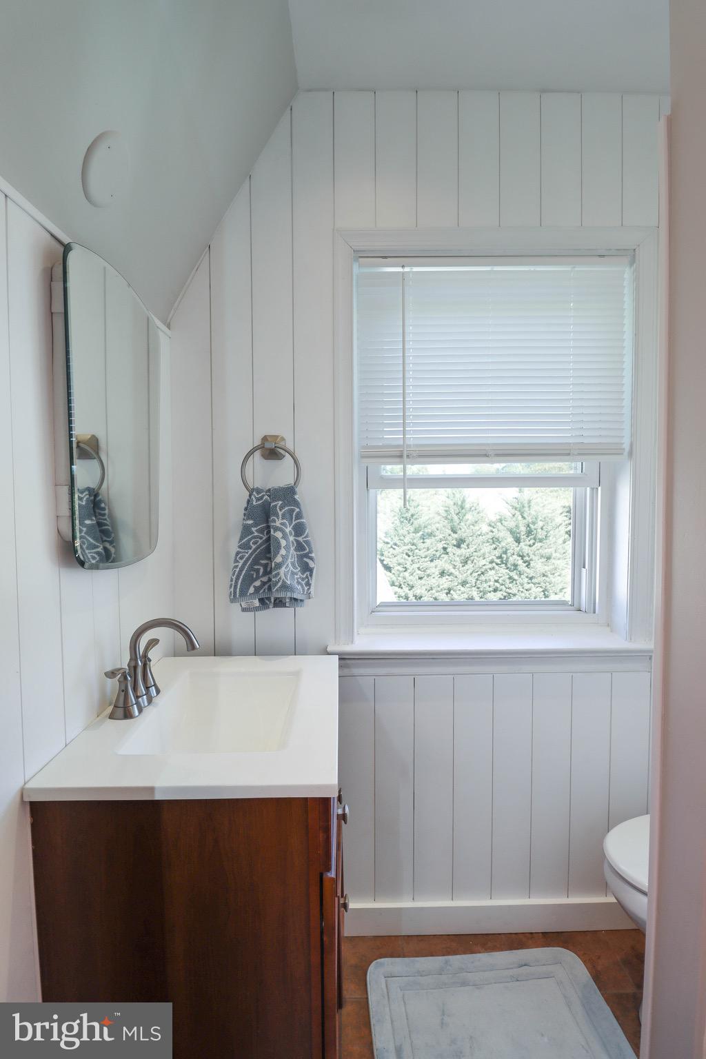 159 Meadow Road Pasadena, MD 21122 - Photo 25 of 56 Upper Level Shiplap Bath