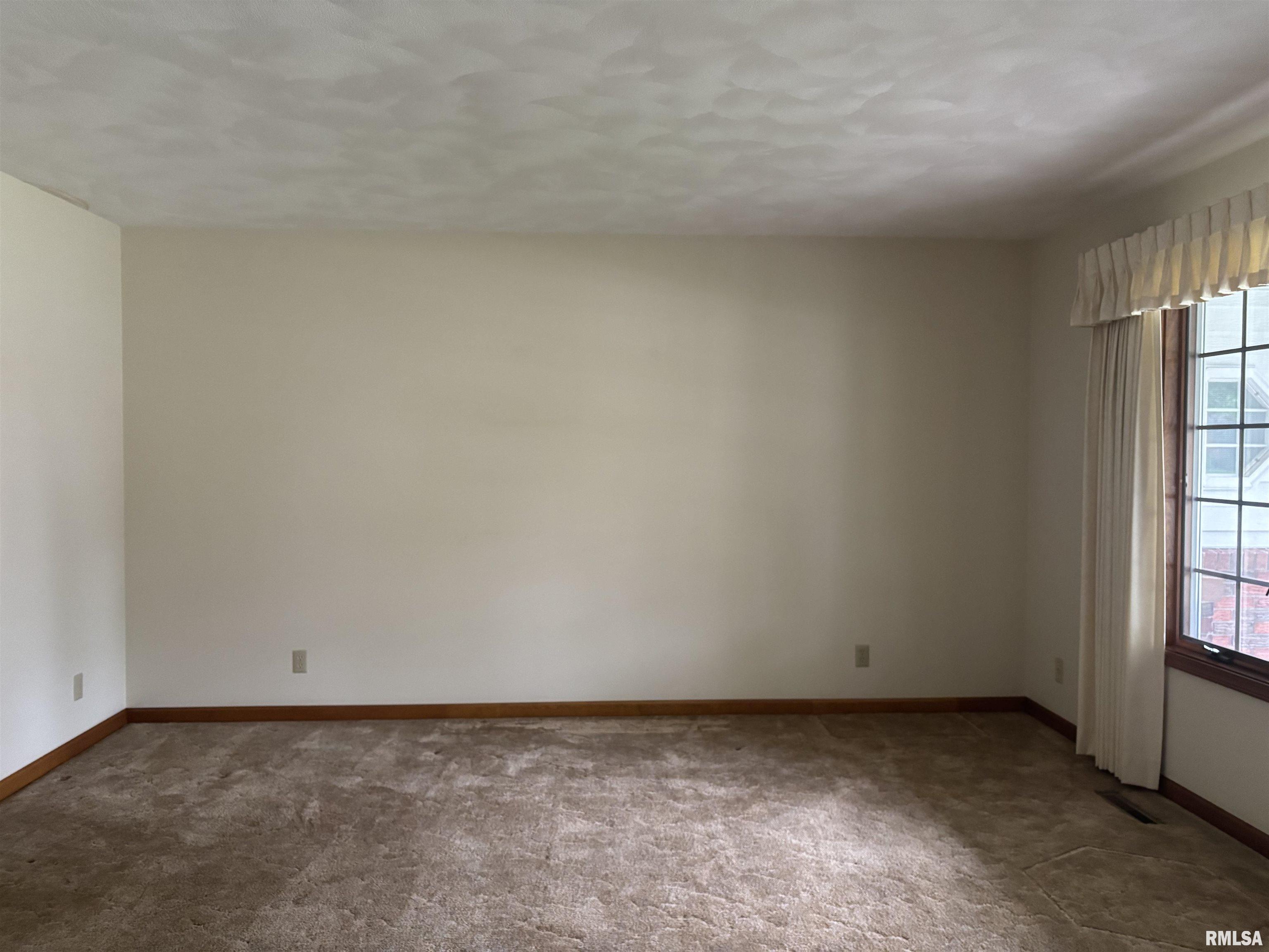 2524 Winfield Drive Springfield, IL 62704 - Photo 4 of 32