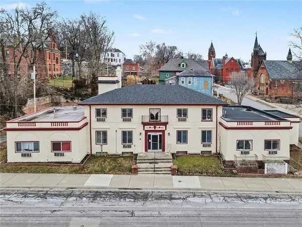 $875,000 | 1302 Faraon Street, St. Joseph, MO 64501