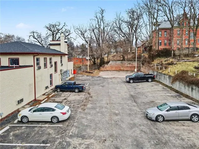 $895,000 | 1302 Faraon Street, St. Joseph, MO 64501