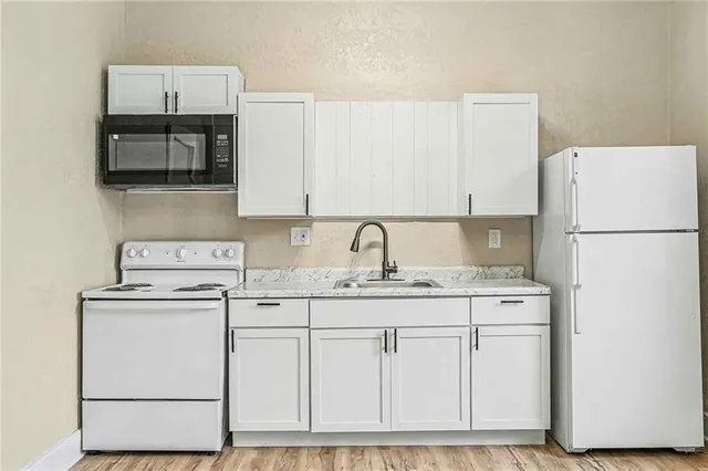 $895,000 | 1302 Faraon Street, St. Joseph, MO 64501