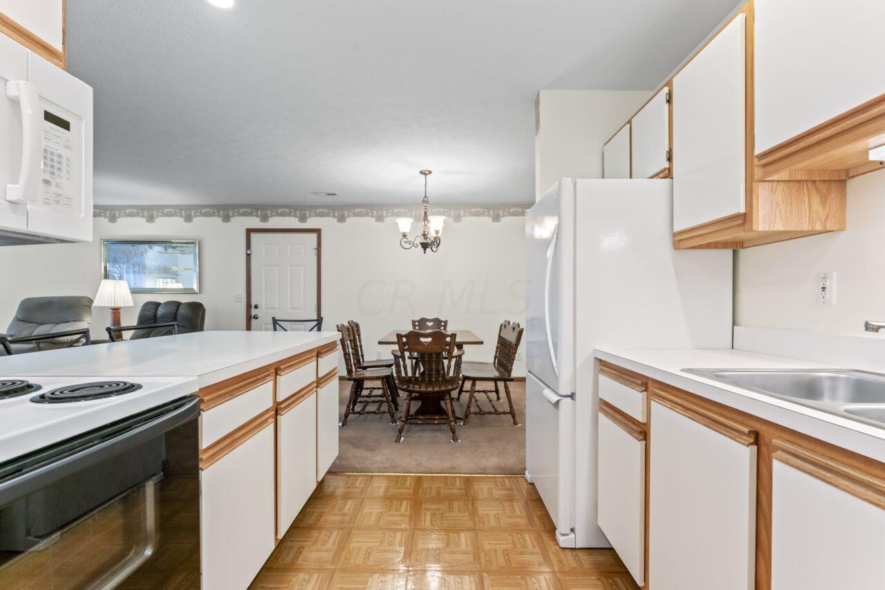 279 Goose Pond Road, Unit C Newark, OH 43055 - Photo 10 of 25 Kitchen