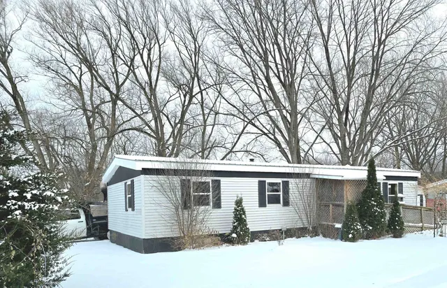 $89,900 | 131 Crosby Drive, St. Albans, VT 05478